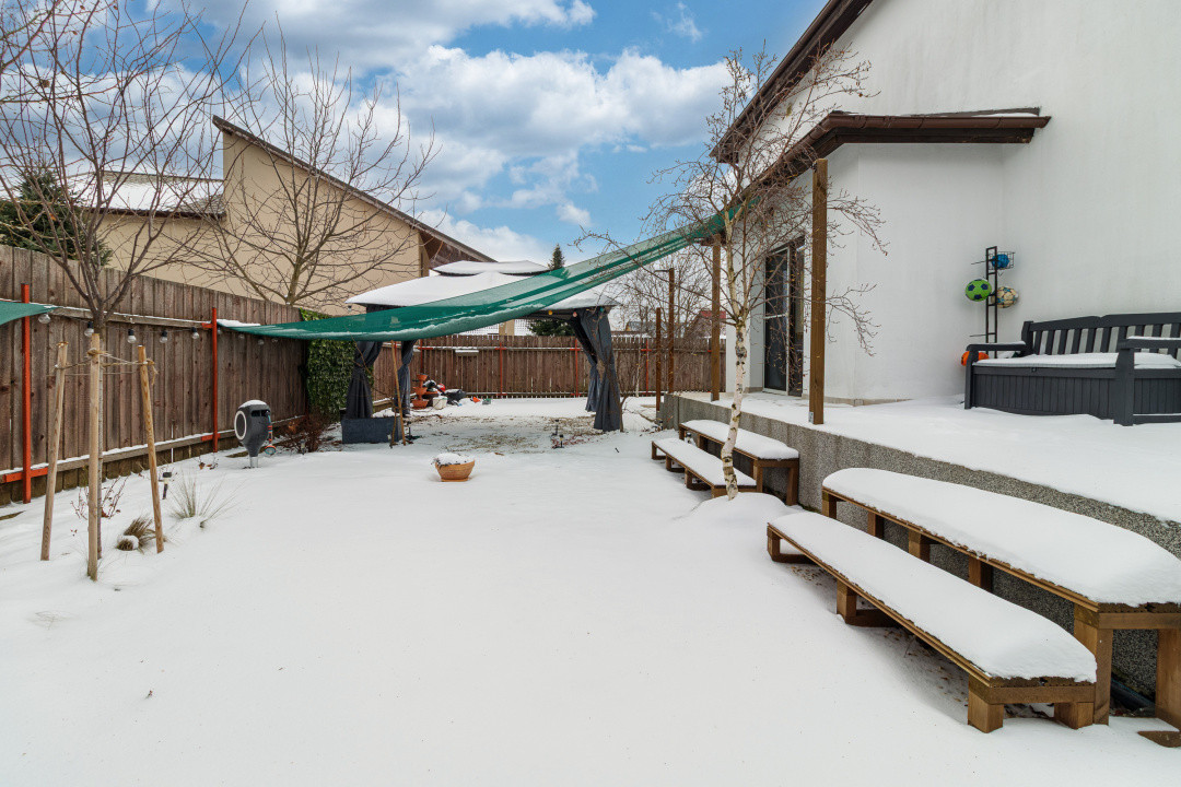 Casa Corbeanca - Curte si liniste