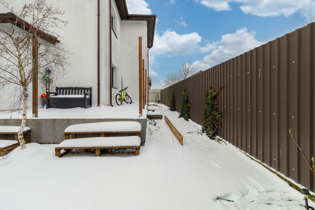 Casa Corbeanca - Curte si liniste