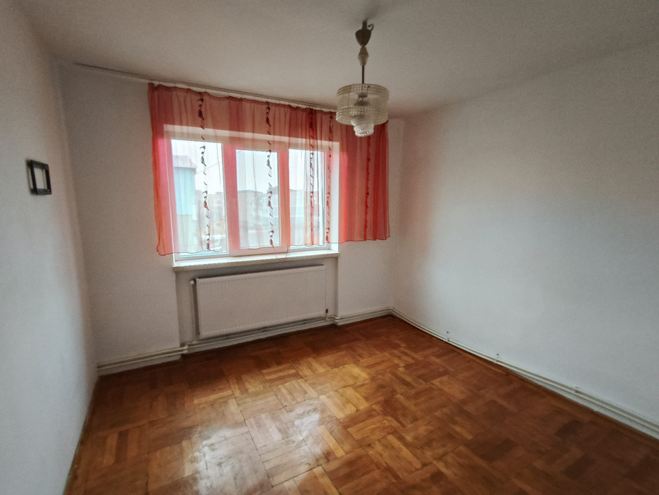 Apartament 3 camere de vânzare – zona 9 Mai, Târgu Jiu