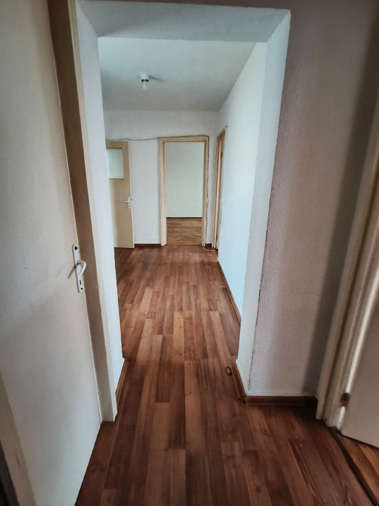Apartament 3 camere de vânzare – zona 9 Mai, Târgu Jiu