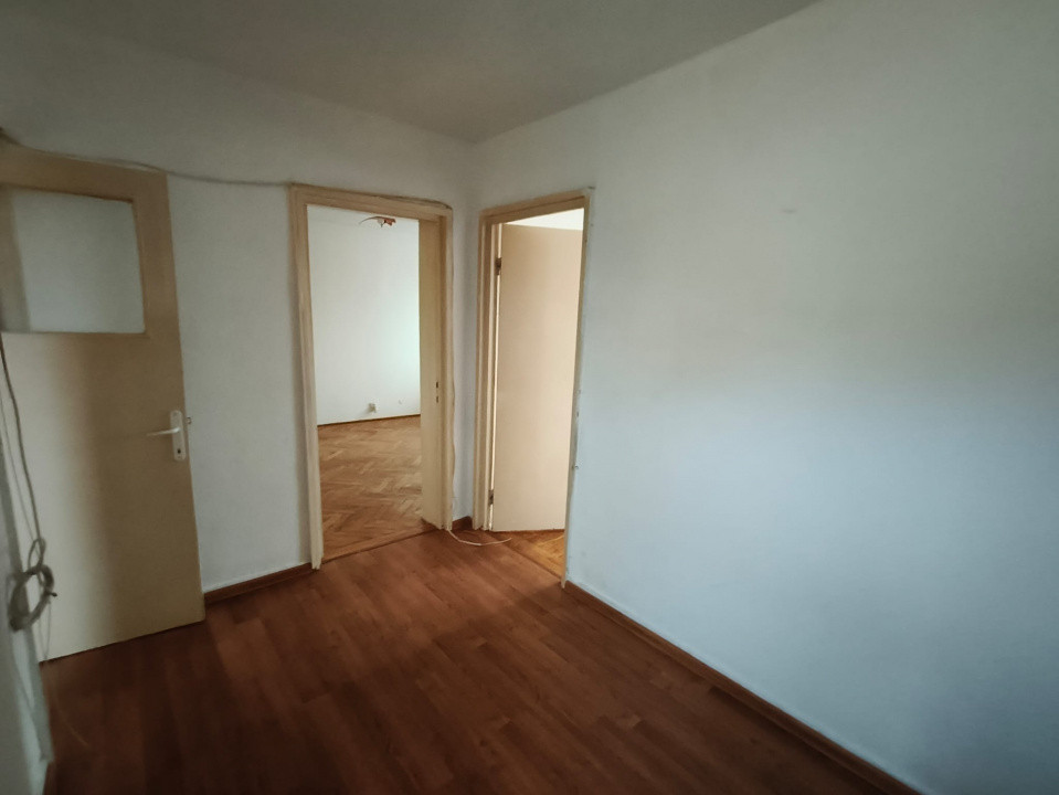 Apartament 3 camere de vânzare – zona 9 Mai, Târgu Jiu