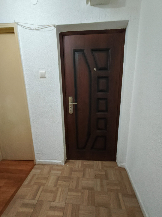 Apartament 3 camere de vânzare – zona 9 Mai, Târgu Jiu