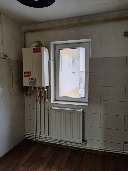 Apartament 3 camere de vânzare – zona 9 Mai, Târgu Jiu