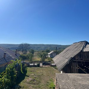 Teren intravilan Darmanesti, 17 metri deschidere la drum principal