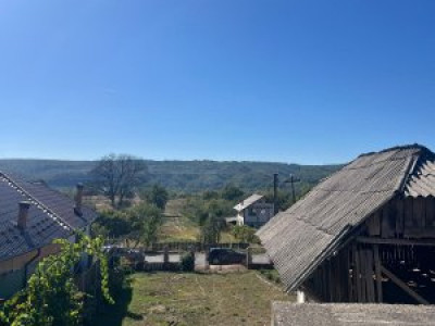 Teren intravilan Darmanesti, 17 metri deschidere la drum principal