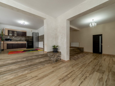 Casa primitoare de închiriat in Valea Ursului-spațiu, natura si liniște