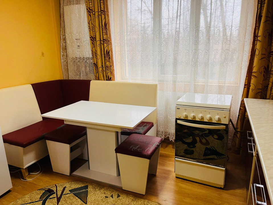 Apartament spatios 2 camere, bloc 2002 – Craiovita Noua, zona Promenada Mall