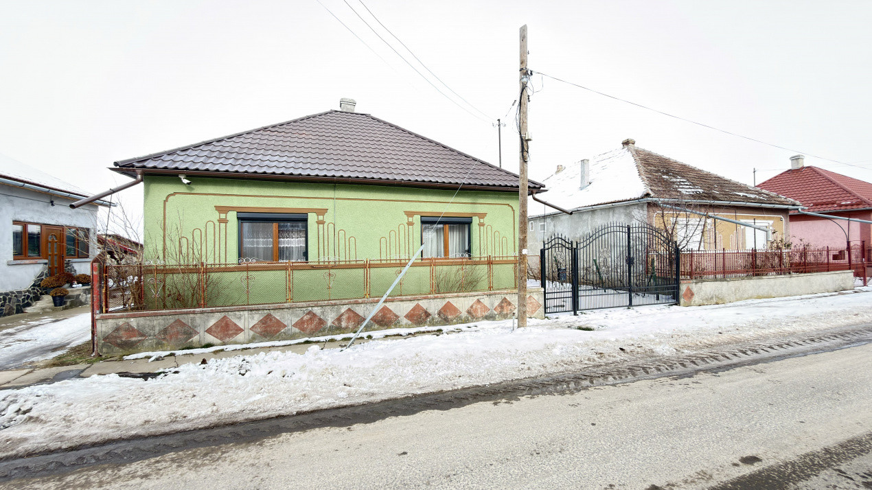 Casă 3 camere, Teren 1.461 mp Loc. Lucăceni Jud. Satu Mare