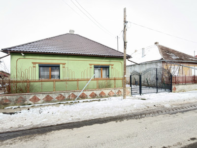 Casă 3 camere, Teren 1.461 mp Loc. Lucăceni Jud. Satu Mare