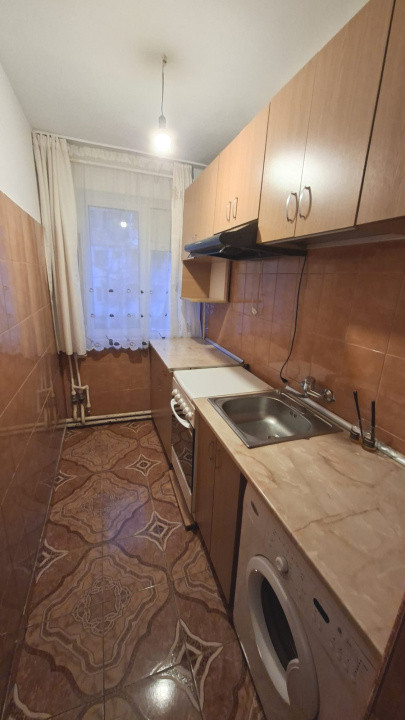 Apartament 2 camere vis-a-vis de Liceul Odobescu
