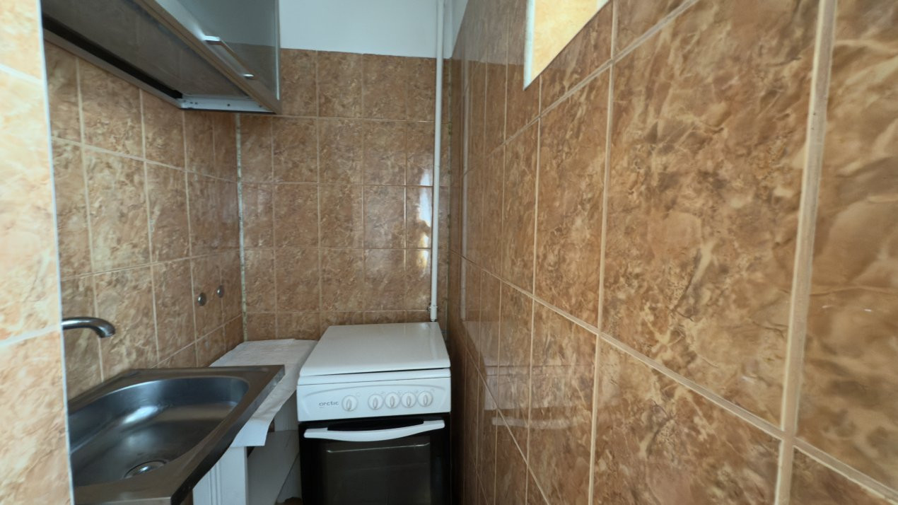 De Inchiriat Garsoniera Gavana etaj 3-Zona Jam-Pitesti!