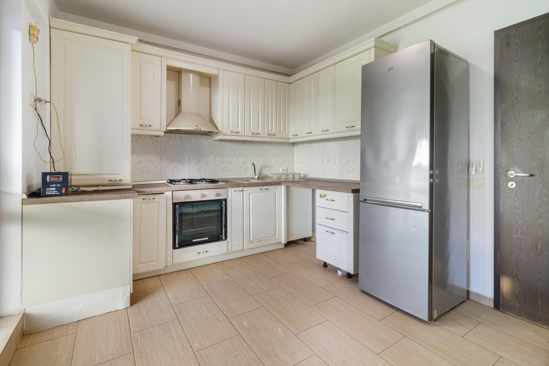 Apartament decomandat cu curte proprie de 170 mp