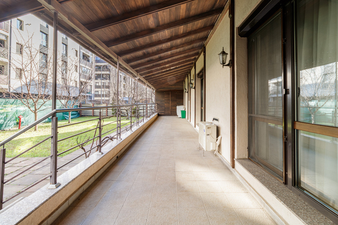 Apartament decomandat cu curte proprie de 170 mp