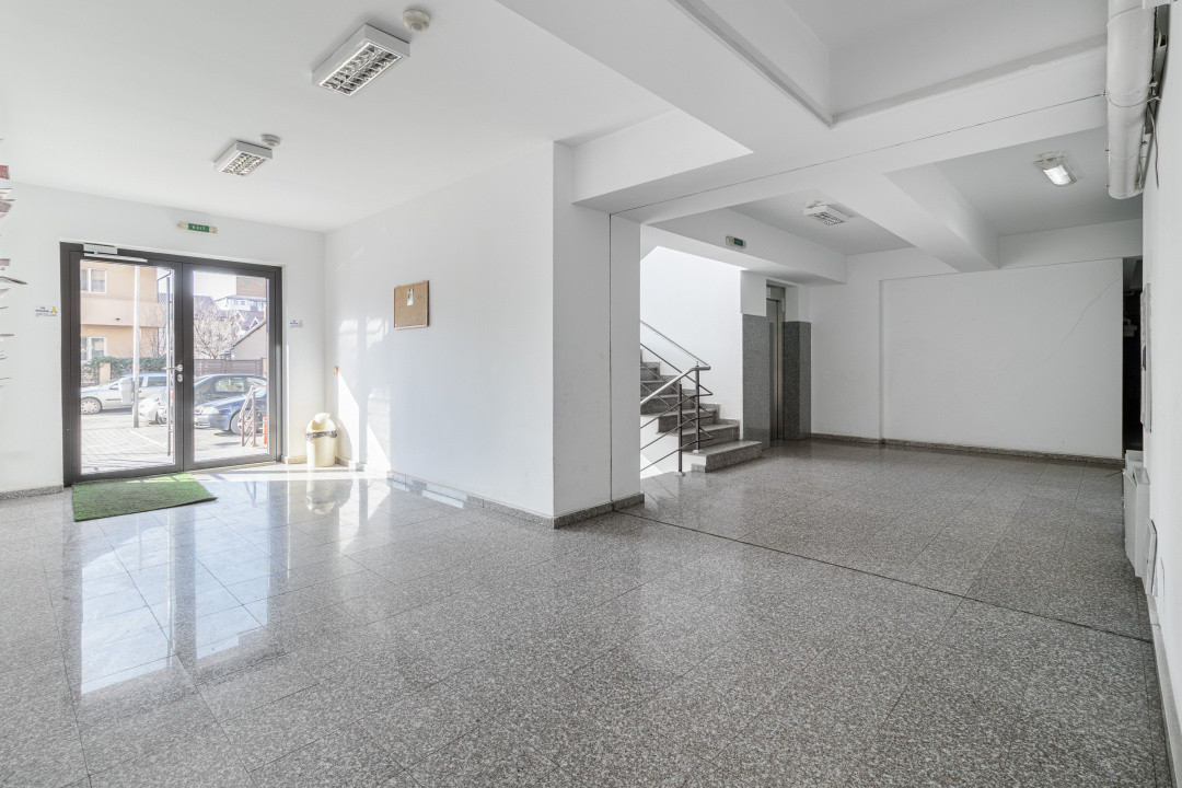 Apartament decomandat cu curte proprie de 170 mp