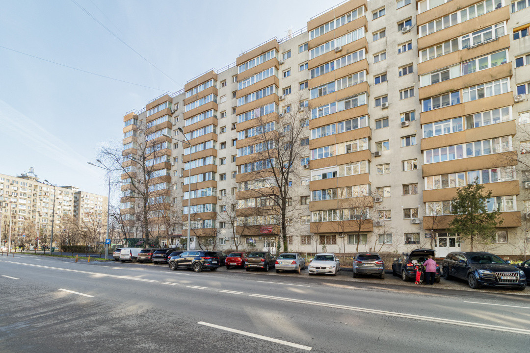 3 camere, Metrou Constantin Brancusi 
