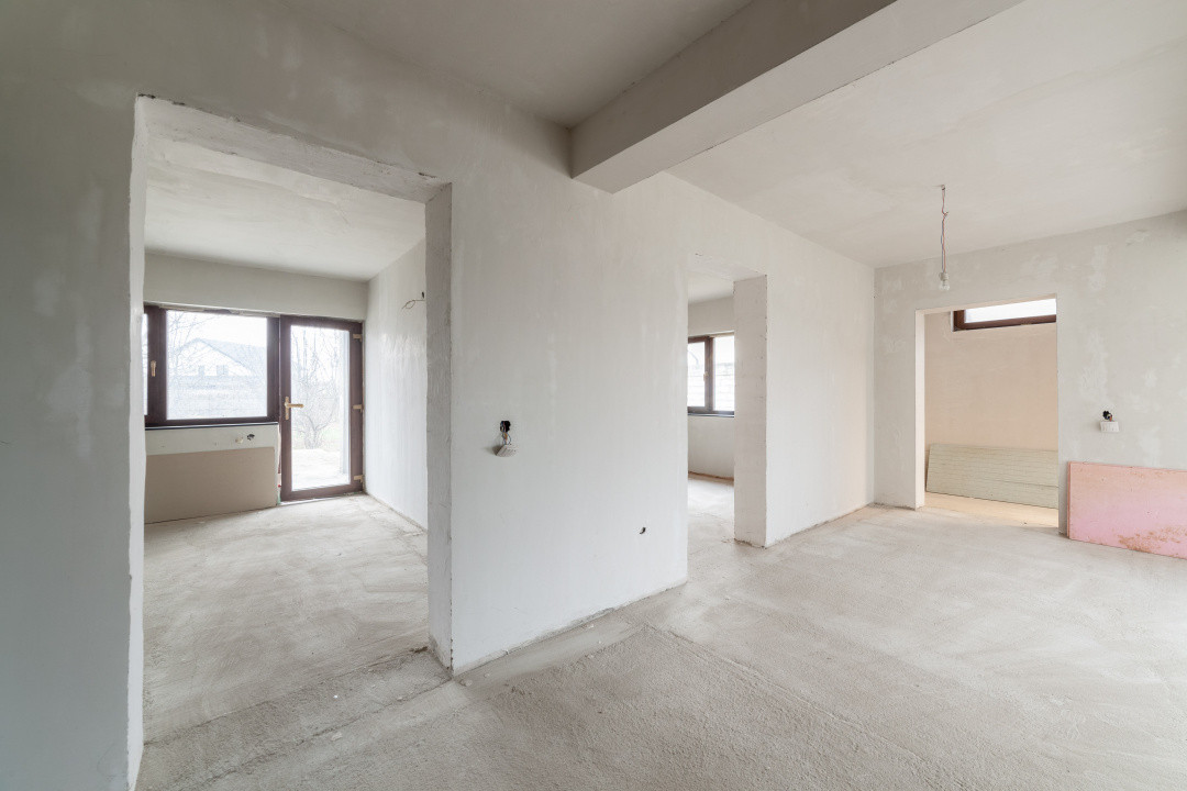 Casa sptioasa cu potential real in Maracineni la 5 pasi de Pitesti-Arges!