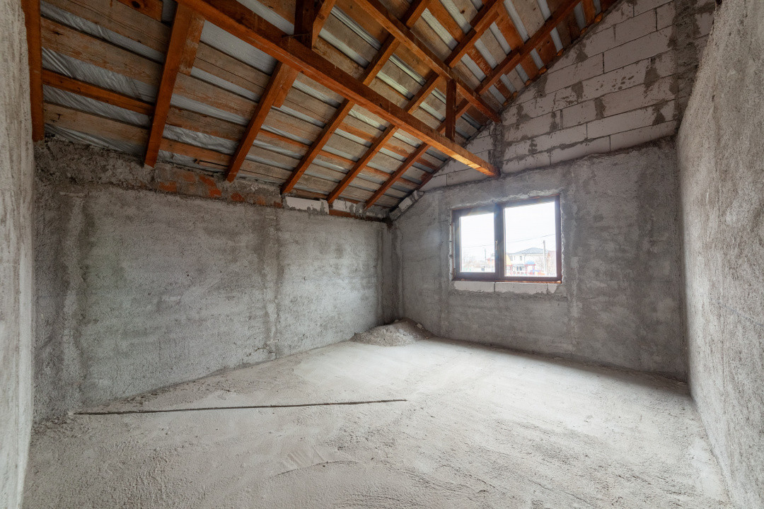 Casa sptioasa cu potential real in Maracineni la 5 pasi de Pitesti-Arges!