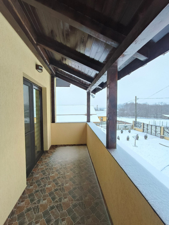 Casă P+1 modernă, complet echipată, cu teren mult, la Crasna