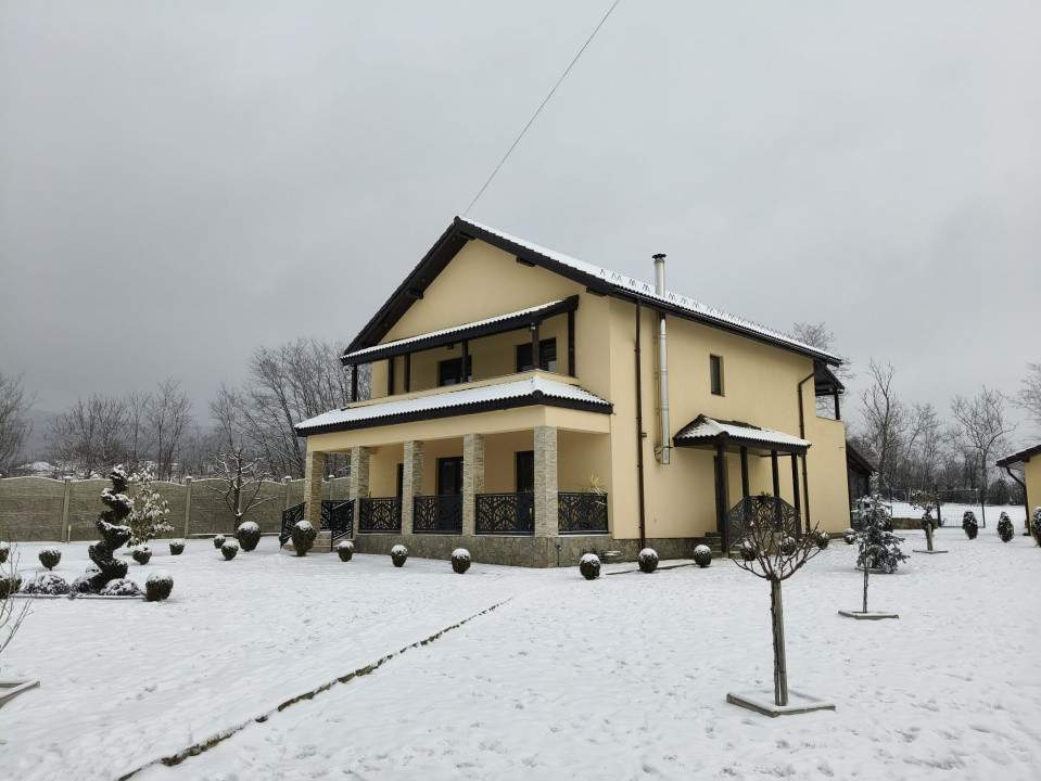 Casă P+1 modernă, complet echipată, cu teren mult, la Crasna