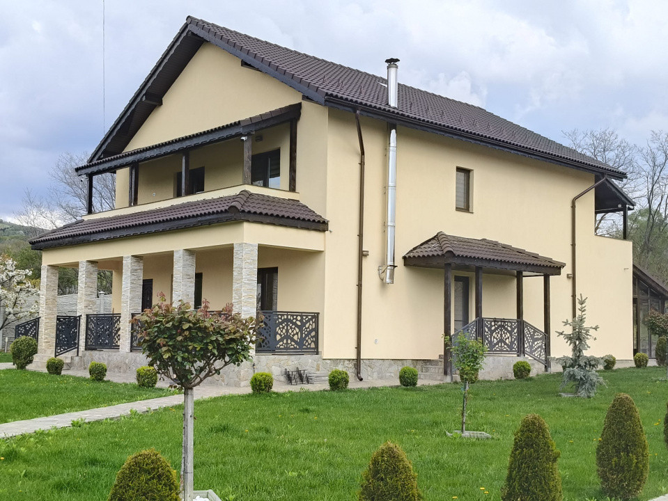Casă P+1 modernă, complet echipată, cu teren mult, la Crasna