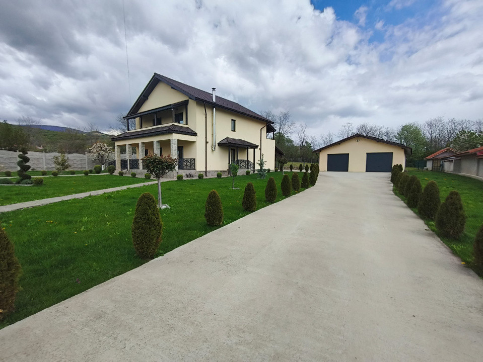 Casă P+1 modernă, complet echipată, cu teren mult, la Crasna