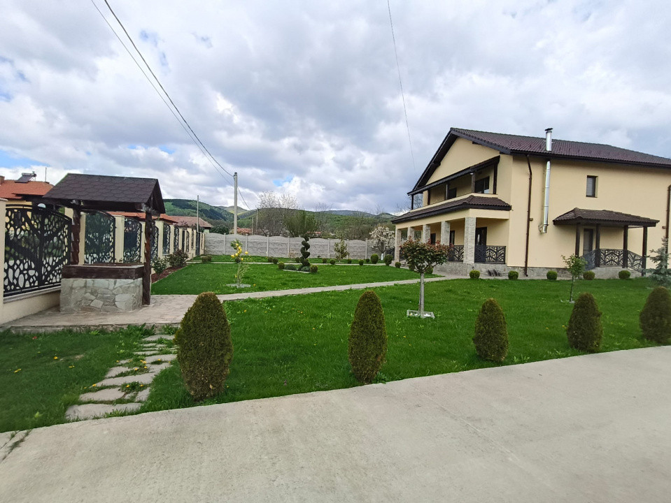 Casă P+1 modernă, complet echipată, cu teren mult, la Crasna