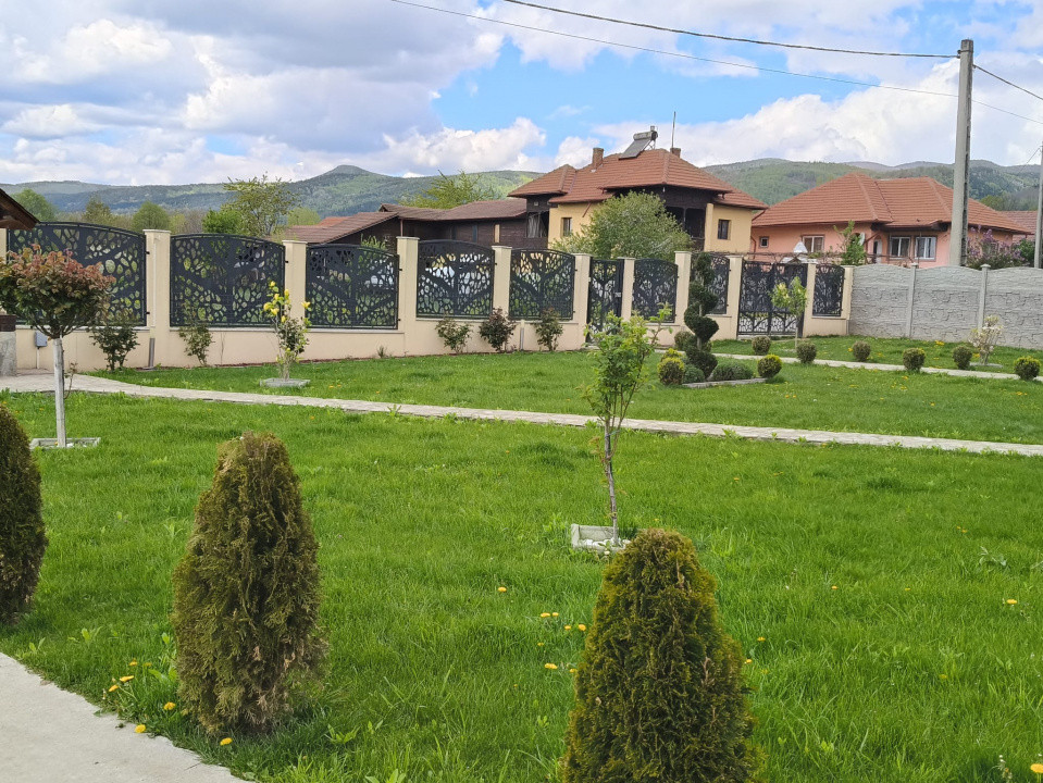 Casă P+1 modernă, complet echipată, cu teren mult, la Crasna
