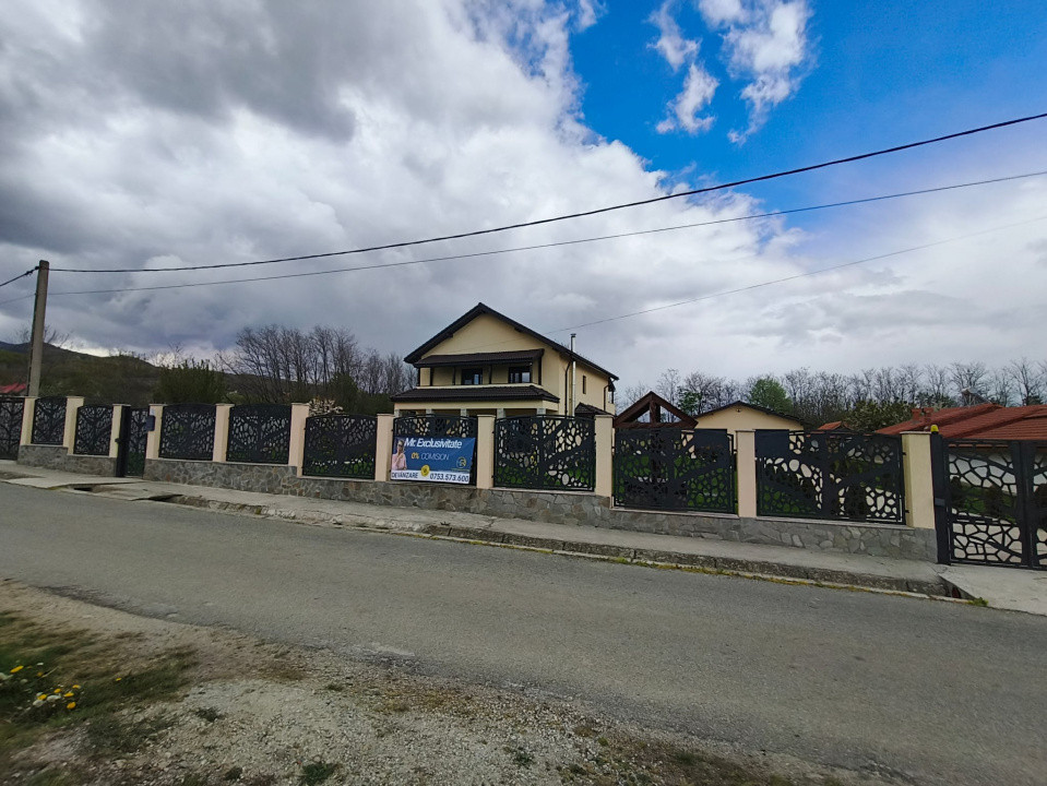 Casă P+1 modernă, complet echipată, cu teren mult, la Crasna