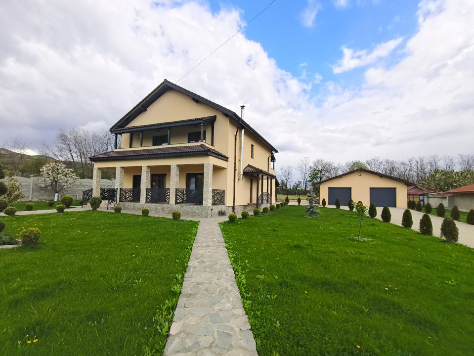 Casă P+1 modernă, complet echipată, cu teren mult, la Crasna