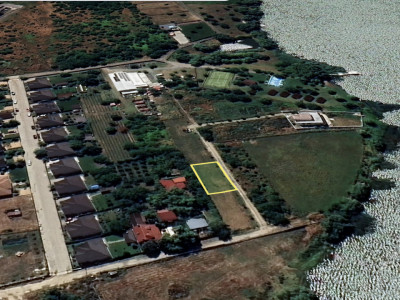 Priveliște spre lac.