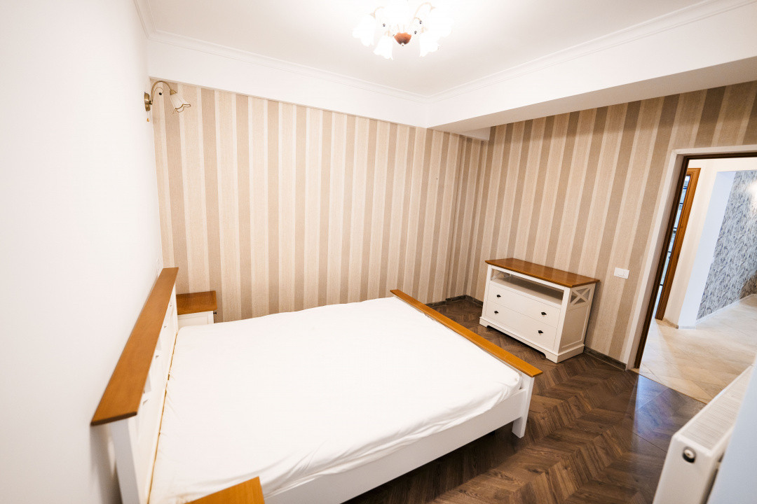 Apartament de închiriat 2 camere central 