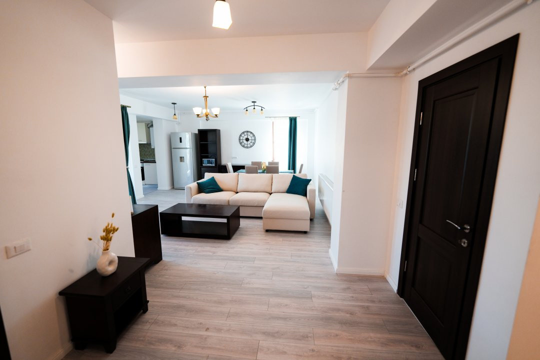 Apartament de închiriat 3 camere central 