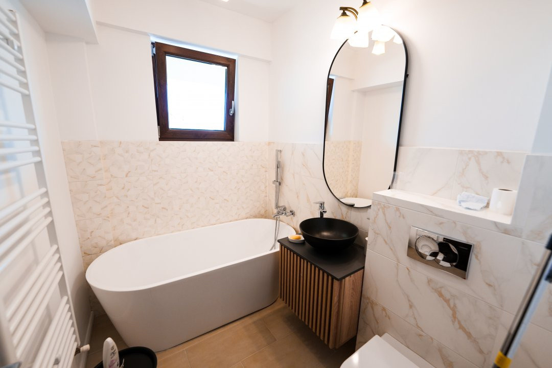 Apartament de închiriat 3 camere central 