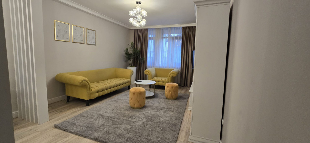 De Închiriat Apartament 3 camere Semicetral