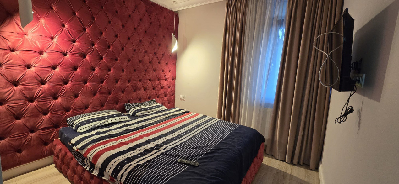 De Închiriat Apartament 3 camere Semicetral