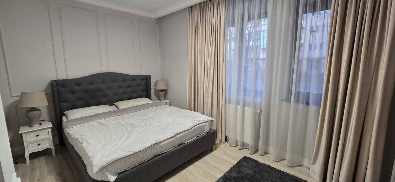 De Închiriat Apartament 3 camere Semicetral