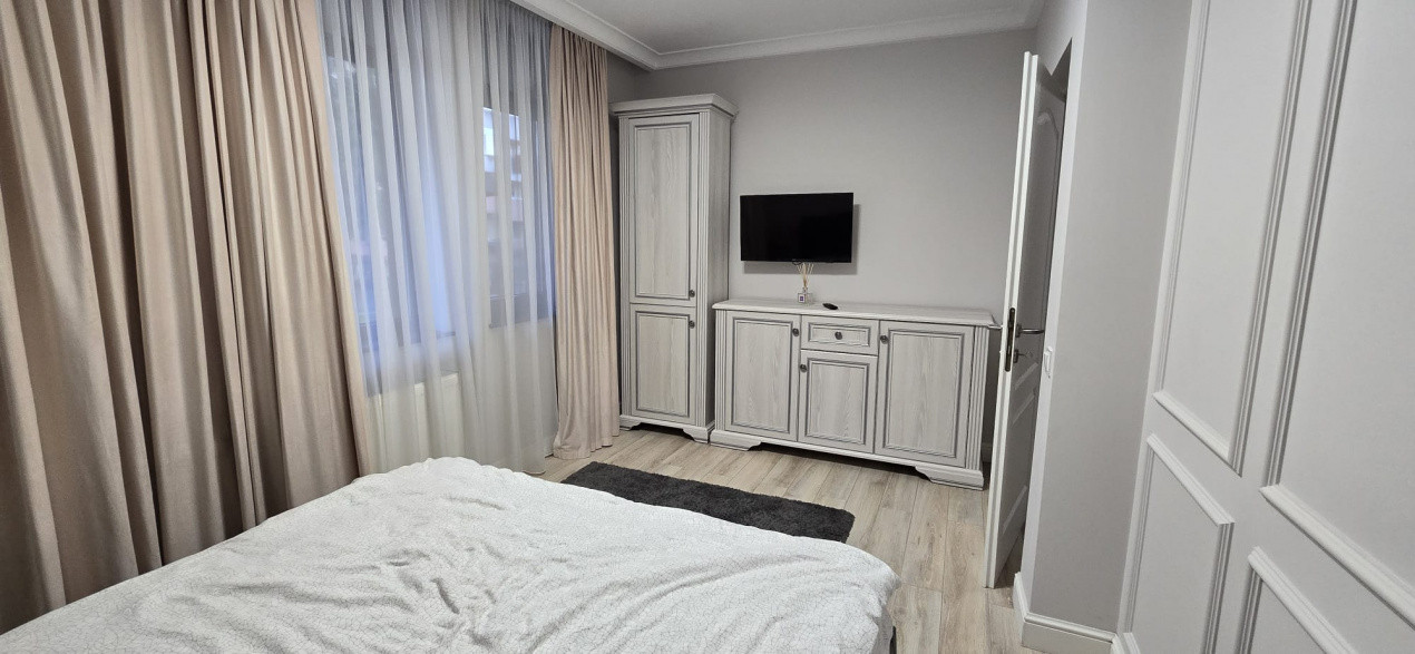 De Închiriat Apartament 3 camere Semicetral