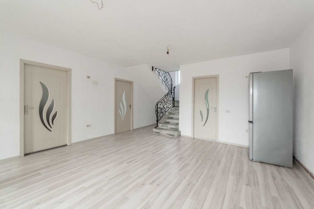 Casa P+M 130 mp, teren 818 mp – Calinesti, AG