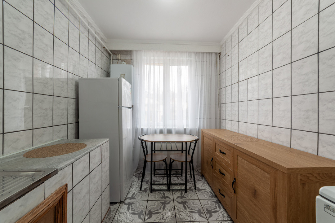 Ap. 2 camere - Frații Golesti -Gara Pitesti - zugravit/mobila noua