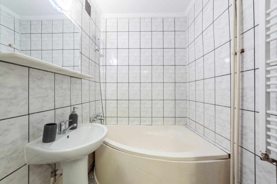 Ap. 2 camere - Frații Golesti -Gara Pitesti - zugravit/mobila noua