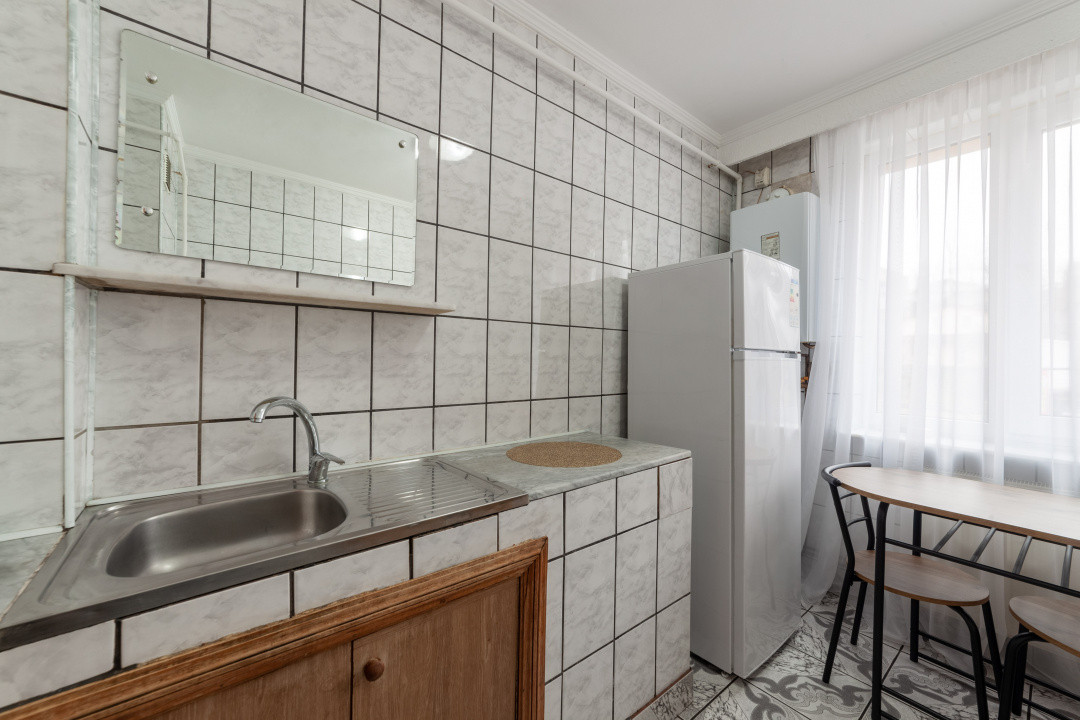 Ap. 2 camere - Frații Golesti -Gara Pitesti - zugravit/mobila noua