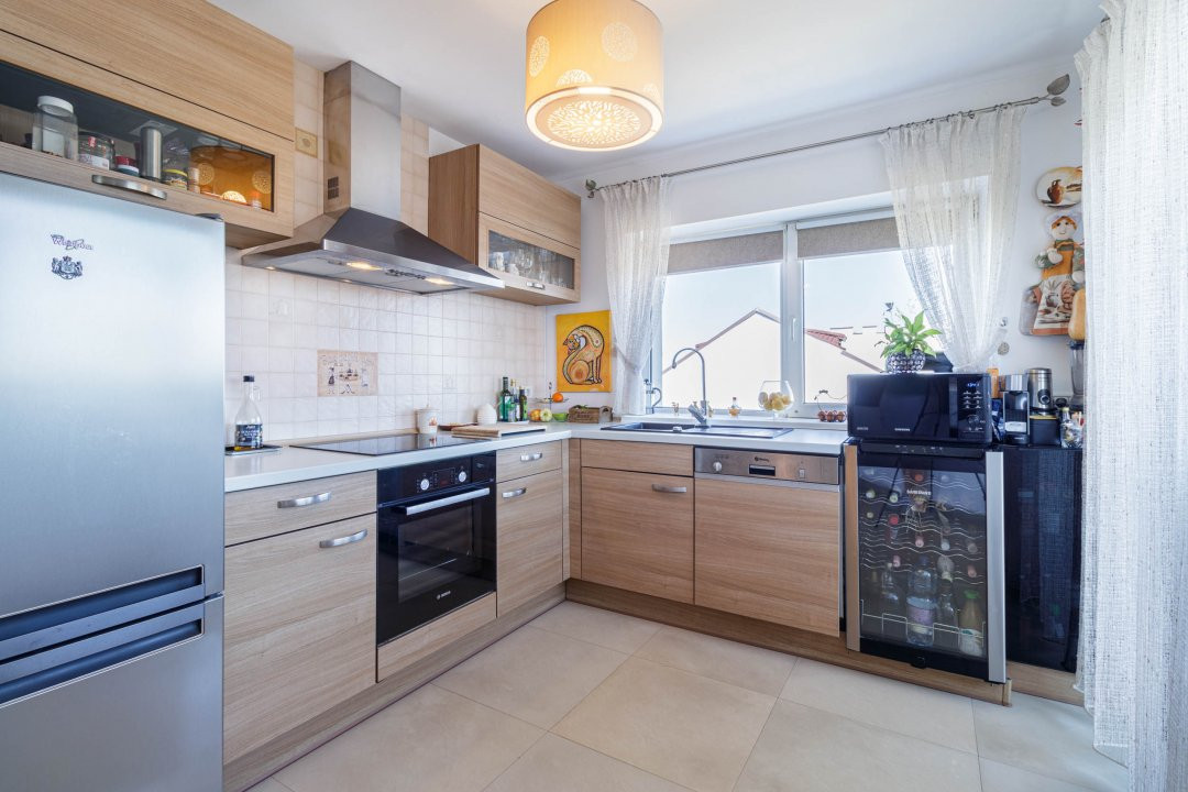 Clădire modernă, versatilă, cu terasă panoramică – locuință sau business 