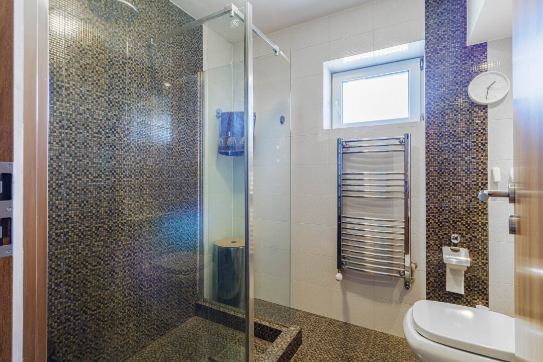 Clădire modernă, versatilă, cu terasă panoramică – locuință sau business 