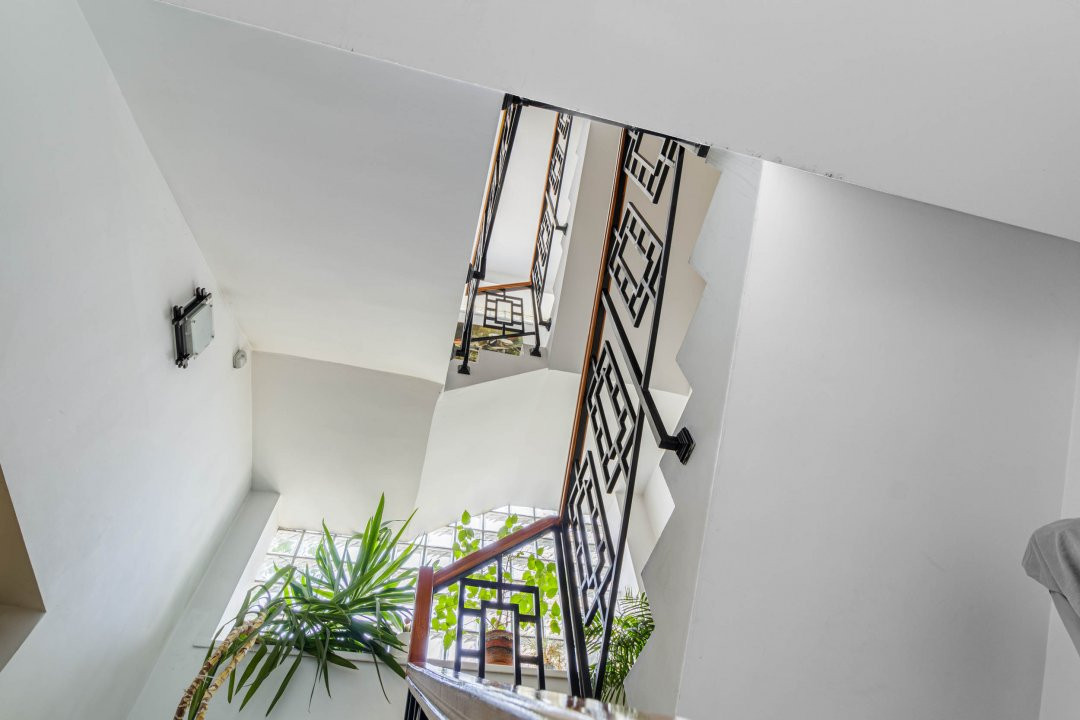 Clădire modernă, versatilă, cu terasă panoramică – locuință sau business 