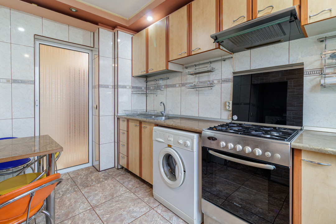 Apartament 3 camere decomandat centrala proprie