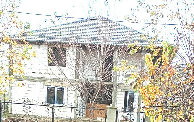 Casă la roșu cu posibilitate de personalizare proprie-teren 800 mp- Tartasesti