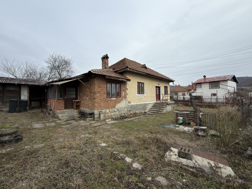 Casa+Teren intravilan 2.056 mp – dubla deschidere – DN Pitesti–Campulung-Arges!