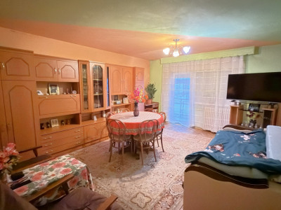 COMISION 0 % PENTRU CUMPARATOR - APARTAMENT IN VILA, 3 CAMERE + MANSARDA  