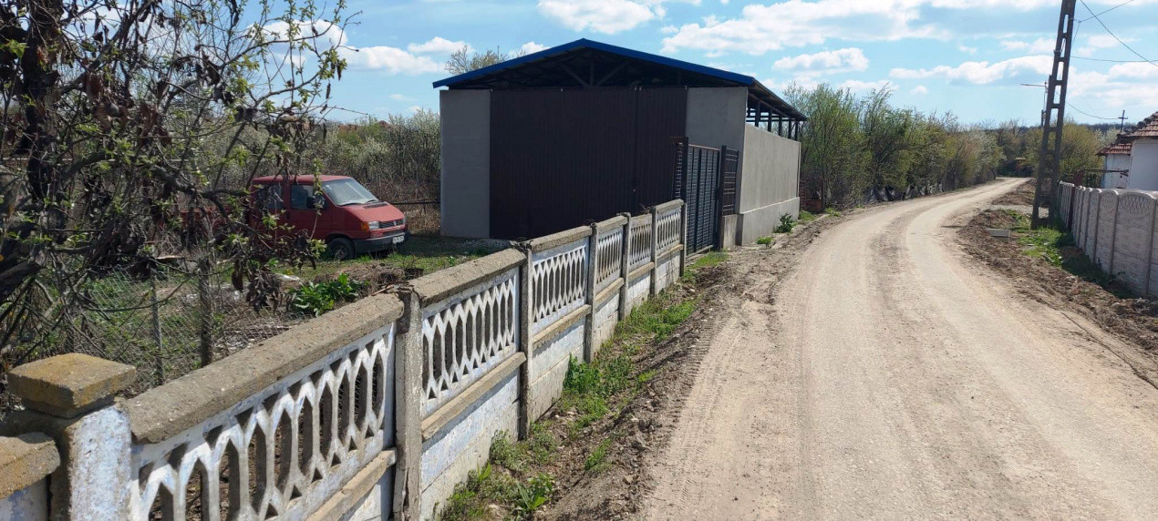 Casă cu hală industrială Drăguțești