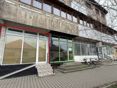 Spațiu Comercial Stradal 30 mp/Trafic Intens Auto și Pietonal/C.A.Române - Carei
